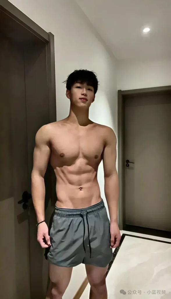 满活力 19，鲨鱼线腹肌田径运动员！