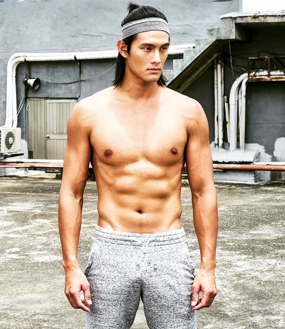 轻艇选手,野性长发完美搭配巧克力腹肌,这腱子肉满溢划艇 轻艇选手,野性长发完美搭配巧克力腹肌,这腱子肉满溢划艇