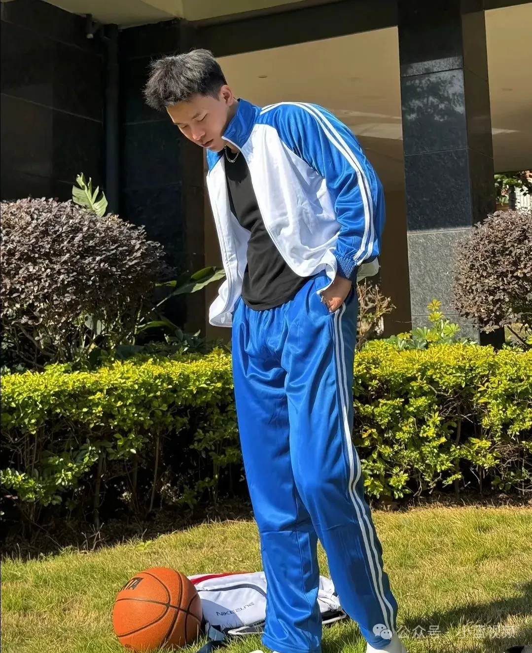 腿毛太浓了，大长腿篮球体育生小哥哥!