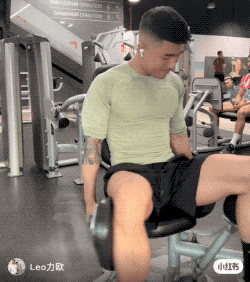 那个被偷袜子的小红书肌肉博主，原来是他