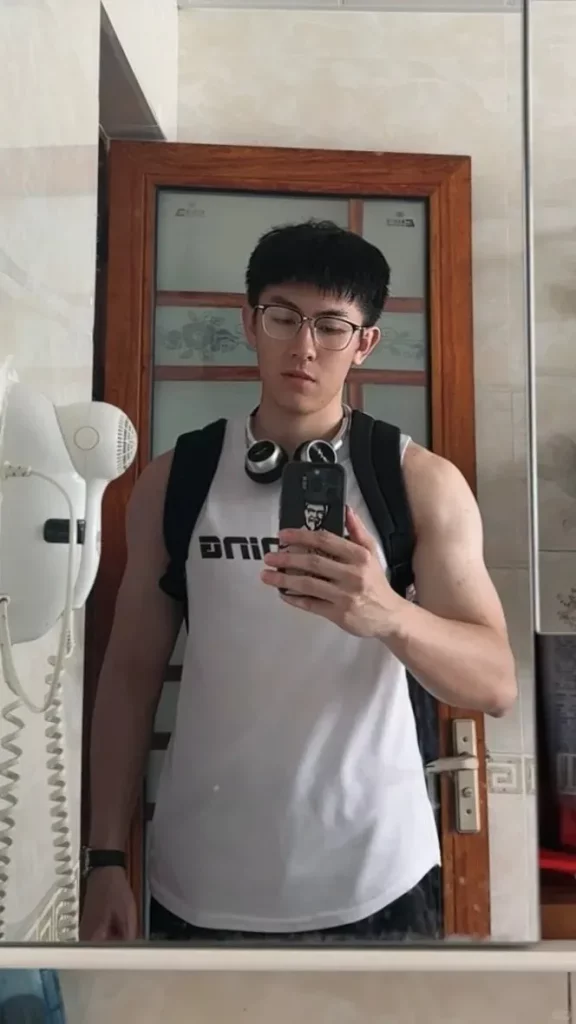 迷彩型男 " 私教！长的太帅啦！