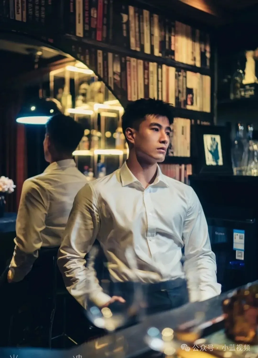 痞帅忧郁型男，肌肉曲线流畅俊美！