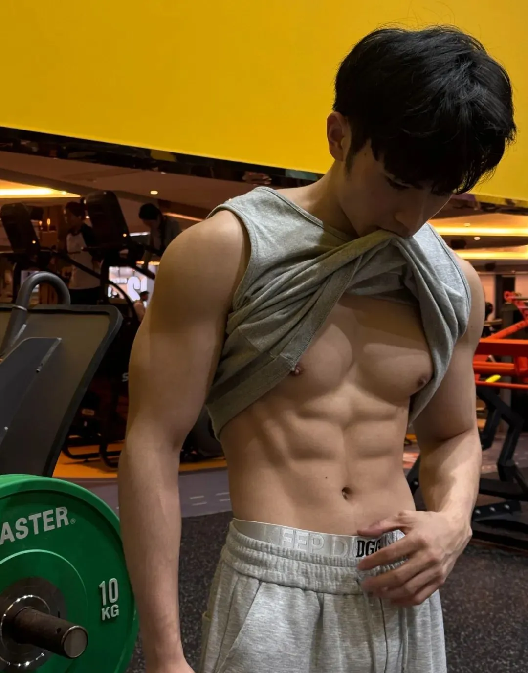 183cm 浙江人鱼线肌肉立体男大！