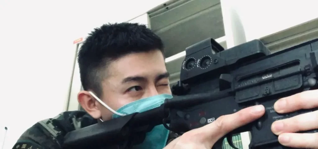 迷彩型男 " 私教！长的太帅啦！