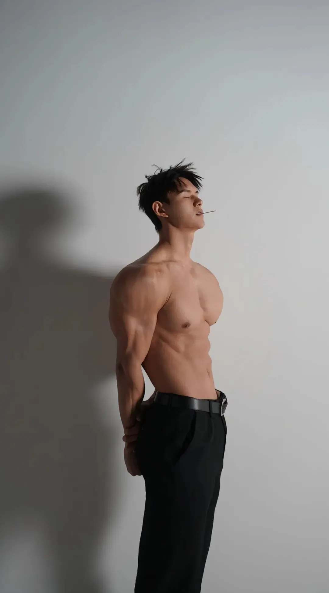 188cm 网红肌肉博主直播被狂摸！