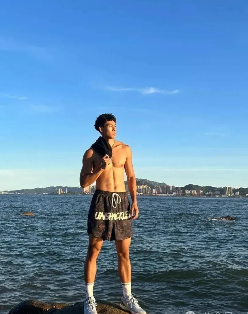 187CM 黑皮腹肌高弹猛男，广东大盘肌！