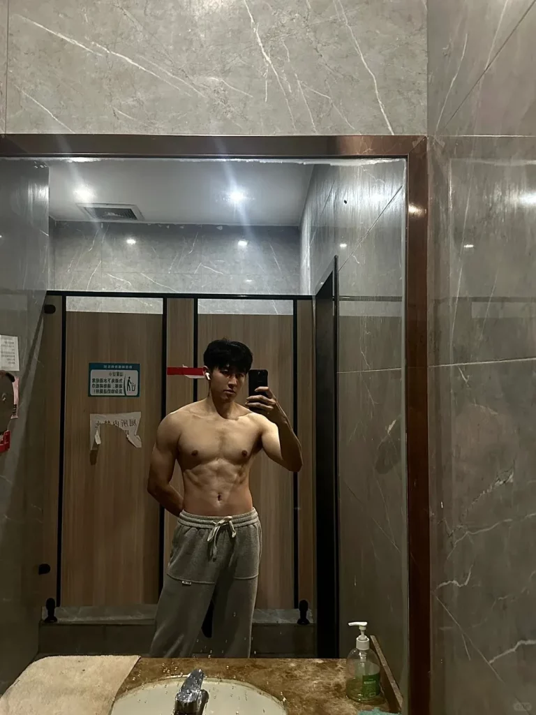 迷彩型男 " 私教！长的太帅啦！