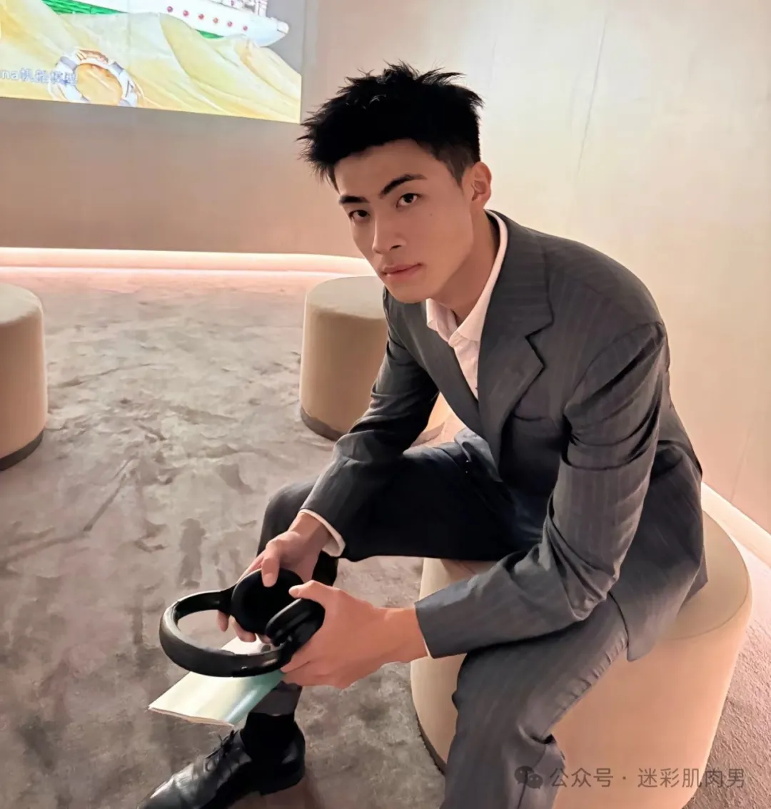 刘姥姥最爱 20 岁山东男大体育生！？一次直接见两个？