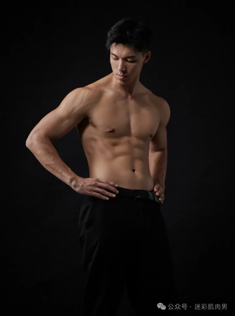 打篮球脱衣的运动男鼻子太顶了？粗壮大长腿实力强！