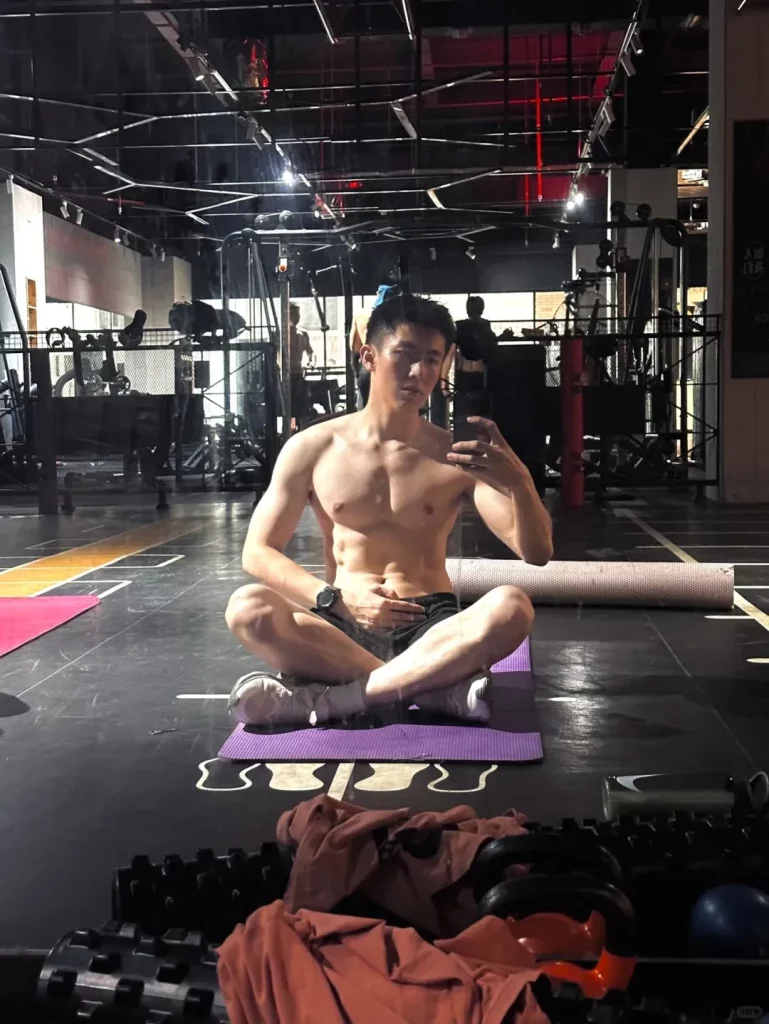 迷彩型男 " 私教！长的太帅啦！