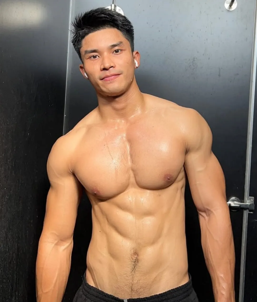 男生剪“露额”发型干净帅气，这 3 款时髦造型，新年值得尝试！