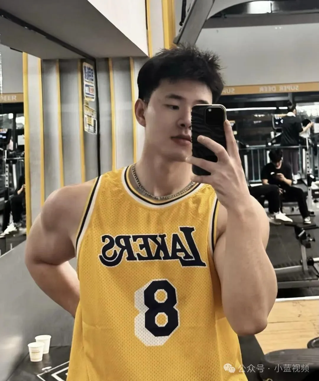 腿毛太浓了，大长腿篮球体育生小哥哥!
