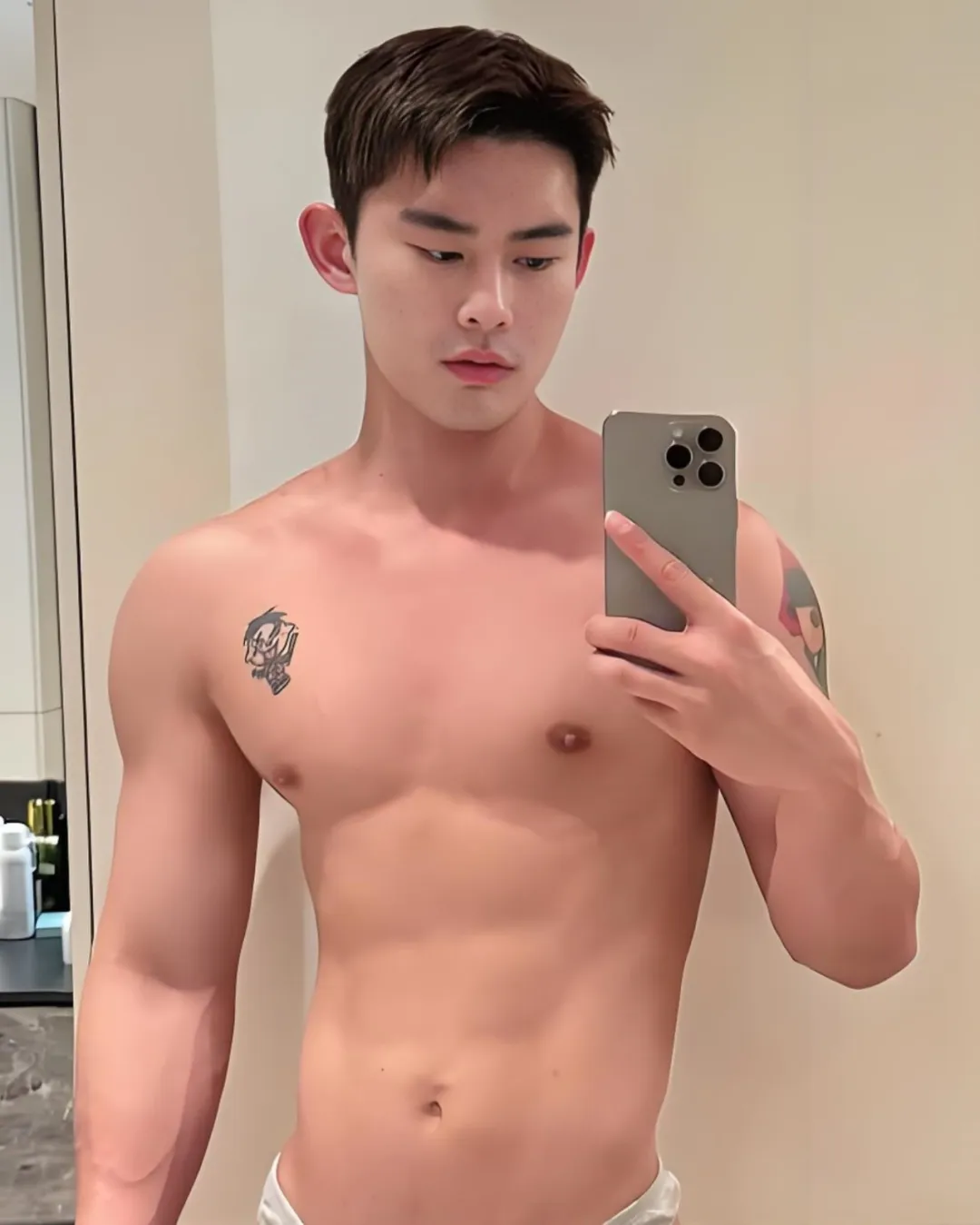 男生剪“露额”发型干净帅气，这 3 款时髦造型，新年值得尝试！