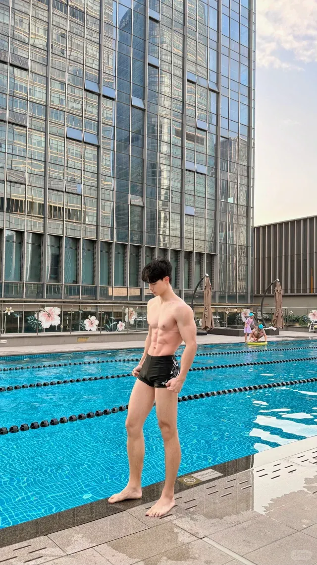 白皮腹肌游泳圣体，这才是过年该看的！