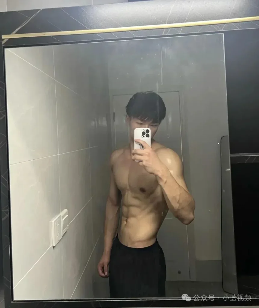 满活力 19，鲨鱼线腹肌田径运动员！