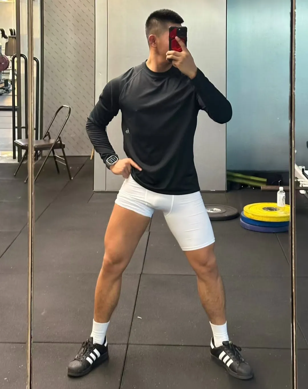 ig 上穿吊带的寸头弟弟也太有型了，看看谁又可以啦！