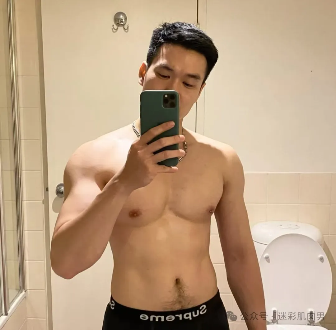 181CM 空少为吸引穿内裤拍大片？大鼻子也太撩了！
