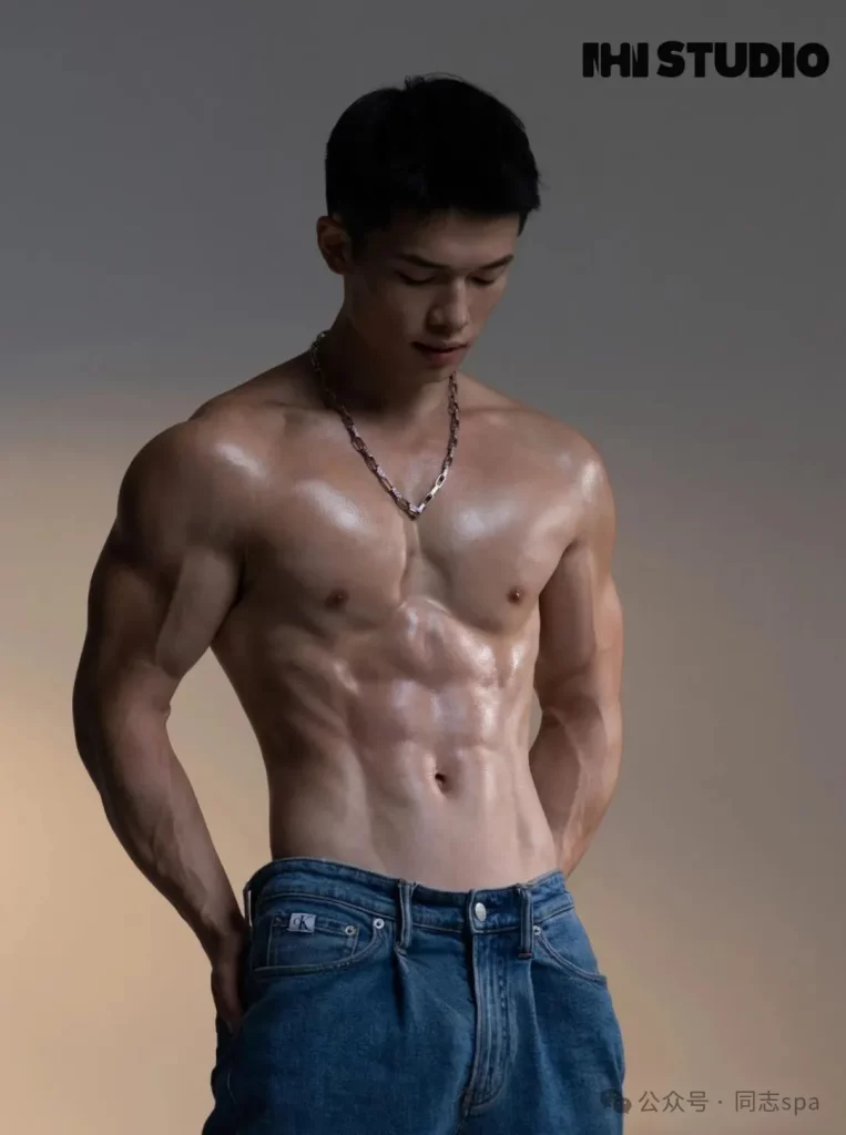 退伍 WJ 帅兵哥，180cm 黑皮精壮肌肉太可了！