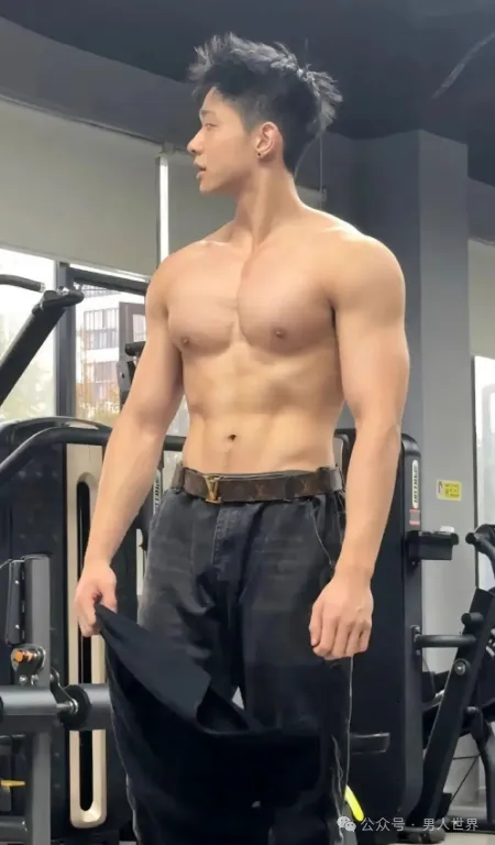 伴郎太帅了！脱掉更诱人！