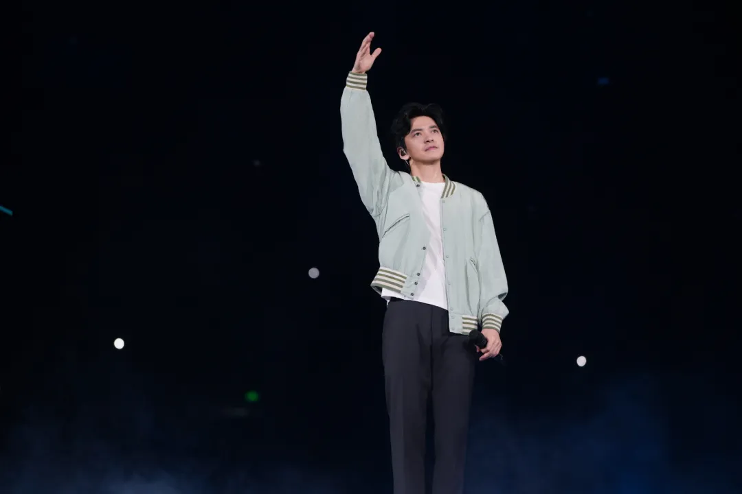 内娱有自己的“叔圈天菜”！年过五十，依旧很抢手