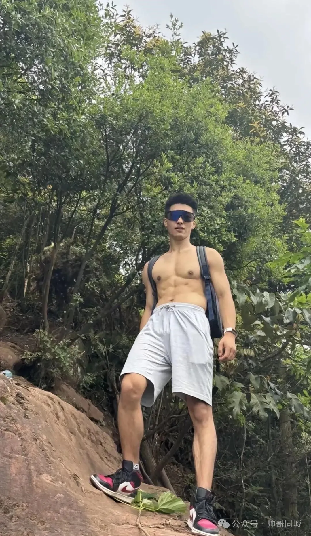 22 薄肌酷酷男孩，重庆粉粉嫩嫩帅哥！