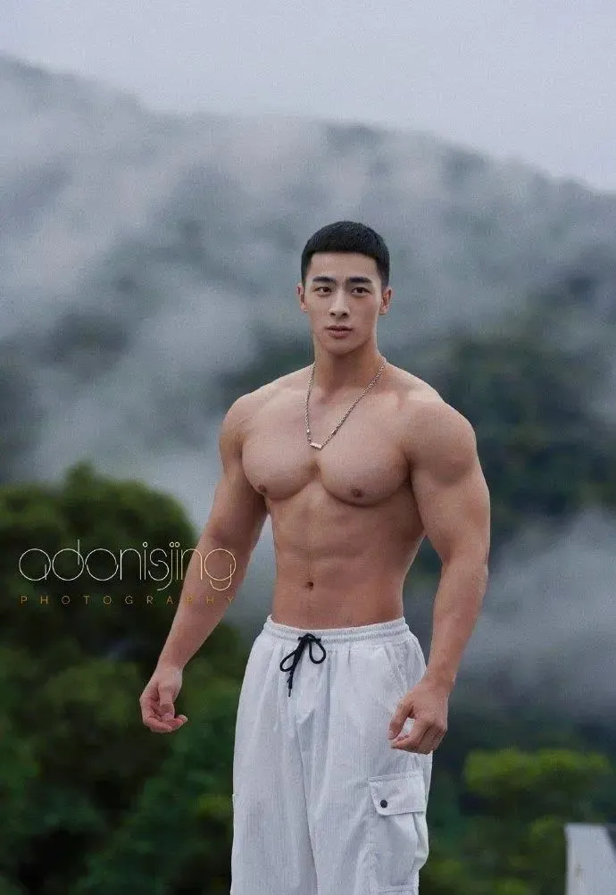 摄影师刘京的男人们，宽肩细腰翘臀是标配