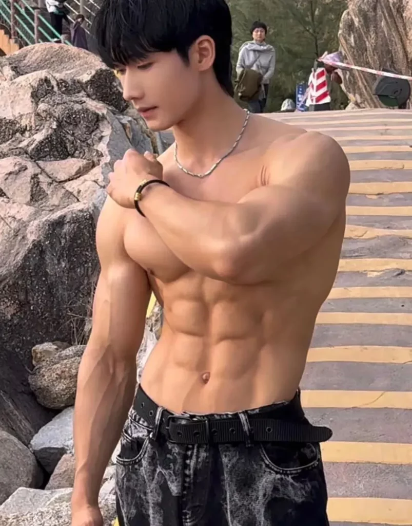 187cm 大胸肌帅哥爆青筋太撩人！
