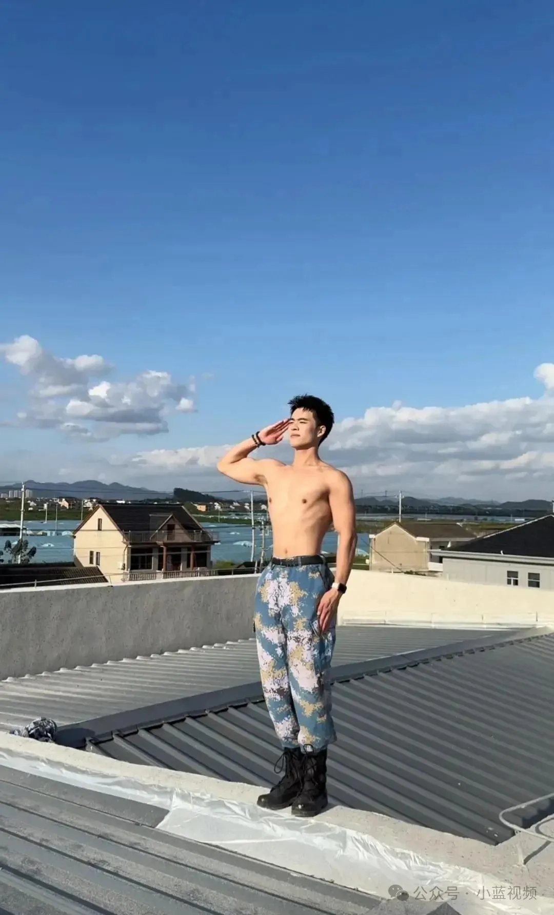 海军退役帅气大男孩，麒麟臂身材线条真好看！