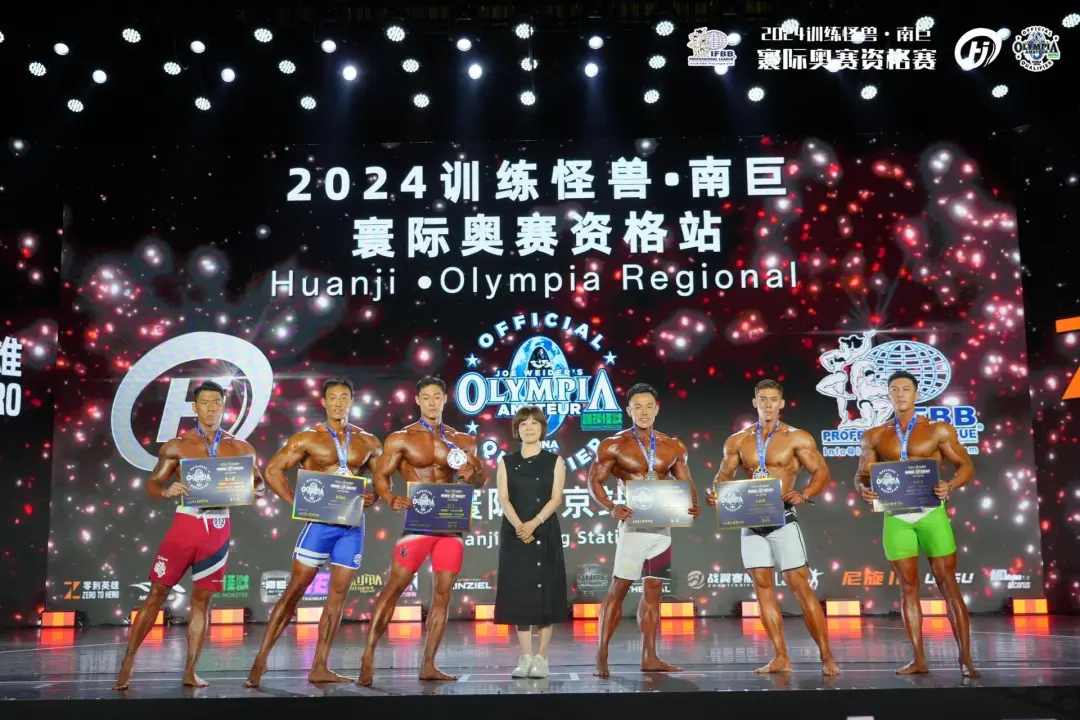 刘京镜头下的阳刚脂包肌：这位肌肉小哥哥如何打造完美身材