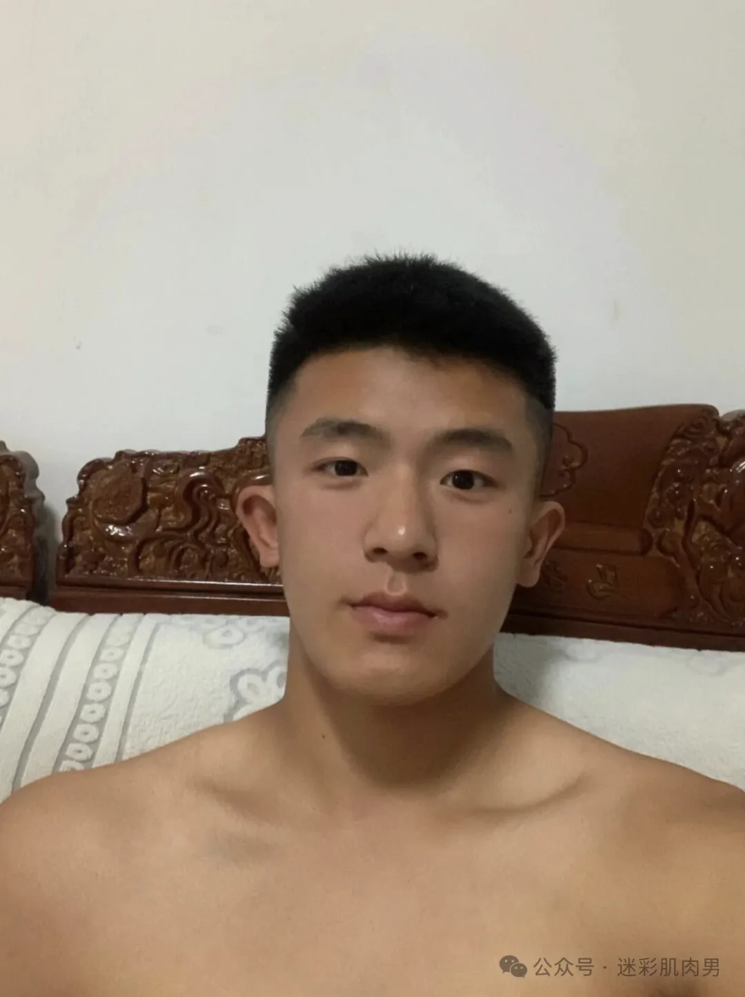 山东 05 年体育生 185CM 穿粉色短裤，谁能拒绝这实力！