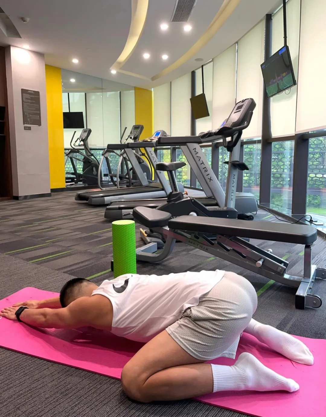 ig 上穿吊带的寸头弟弟也太有型了，看看谁又可以啦！