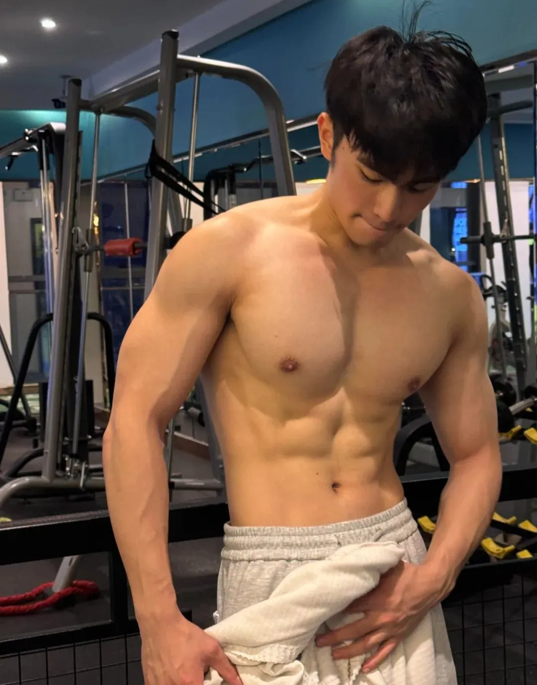 183cm 浙江人鱼线肌肉立体男大！