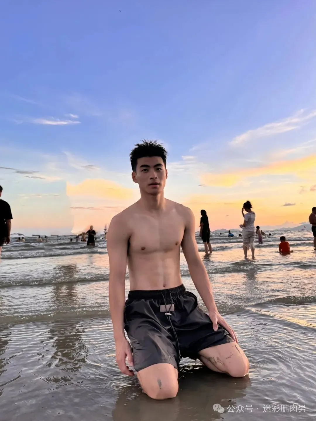 刘姥姥最爱 20 岁山东男大体育生！？一次直接见两个？