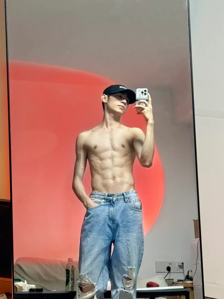 筋肉小帅哥，柔软舞蹈生