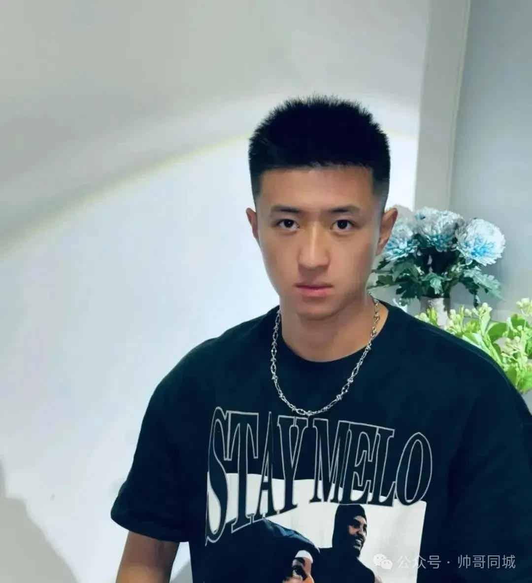 成都 20W+ 粉网红直播小哥的秘密 成都 20W+ 粉网红直播小哥的秘密