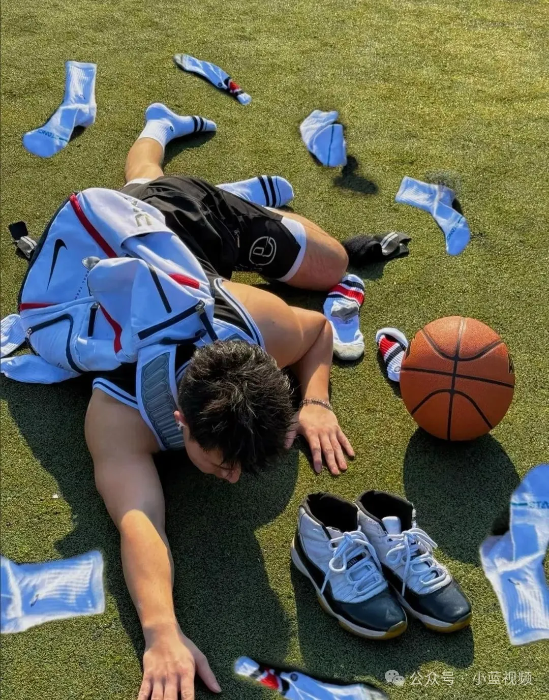 腿毛太浓了，大长腿篮球体育生小哥哥!