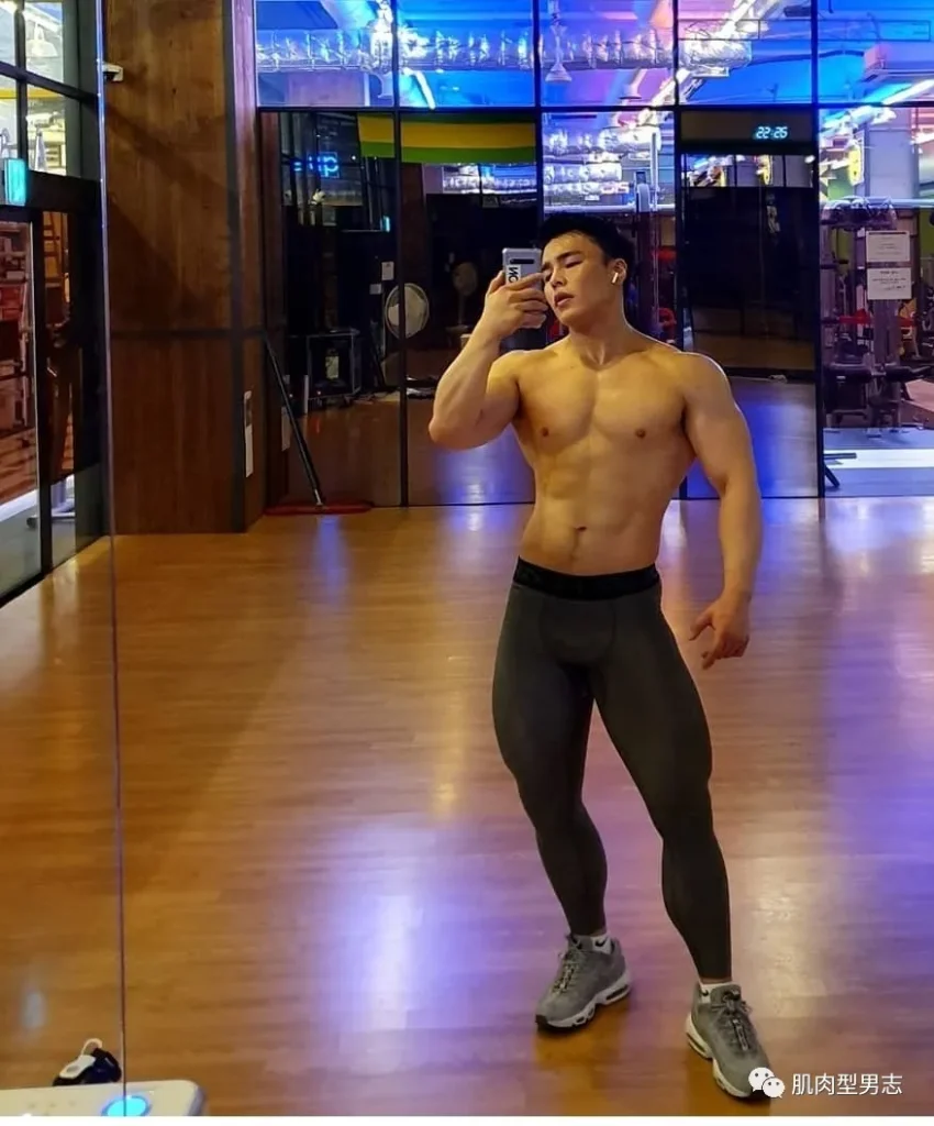 4 个腹部训练动作，打造性感的六块腹肌！