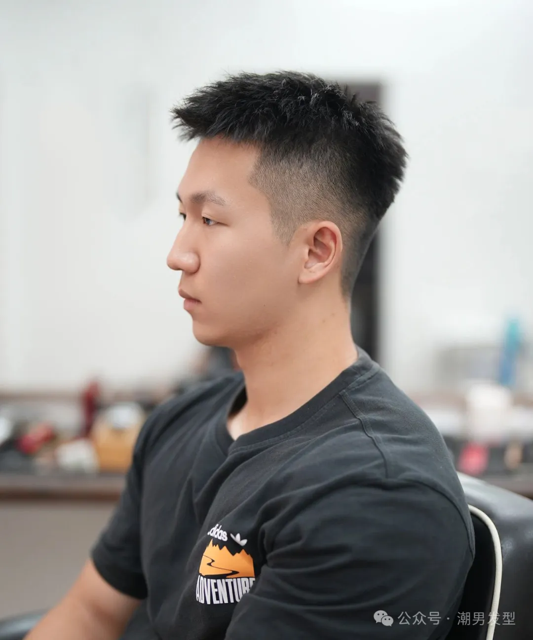 不建议二三十岁男生剪“锅盖头、长发”,换成这些发型更减龄帅气 不建议二三十岁男生剪“锅盖头、长发”,换成这些发型更减龄帅气