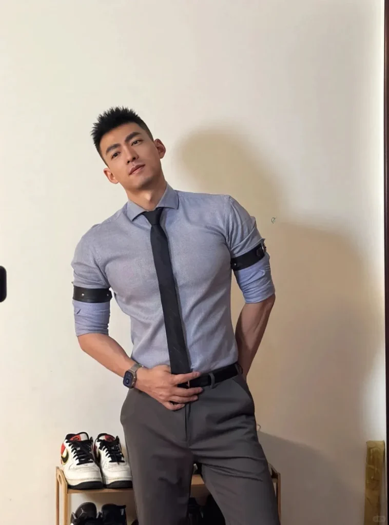正装绝绝子！会穿搭的暖男了解一下 | 网红帅哥