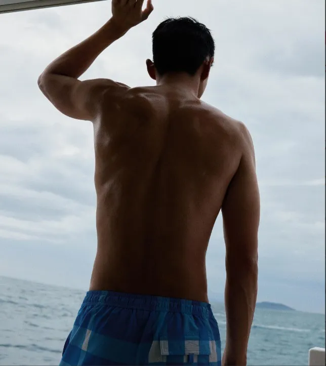 2024 宁泽涛拍男色写真大片，！这腹毛太好看了！