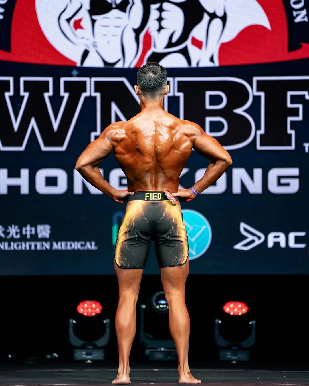 26 岁香港健身博主，硬核胸肌六块腹肌和鲨鱼线，这结实的身体硬邦邦！