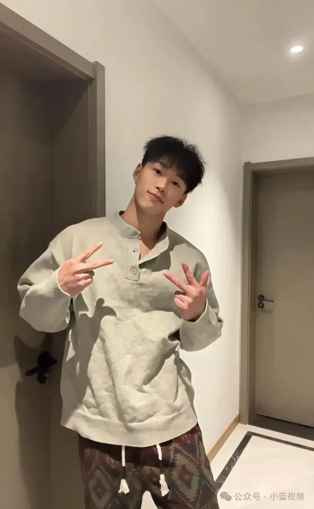 满活力 19，鲨鱼线腹肌田径运动员！