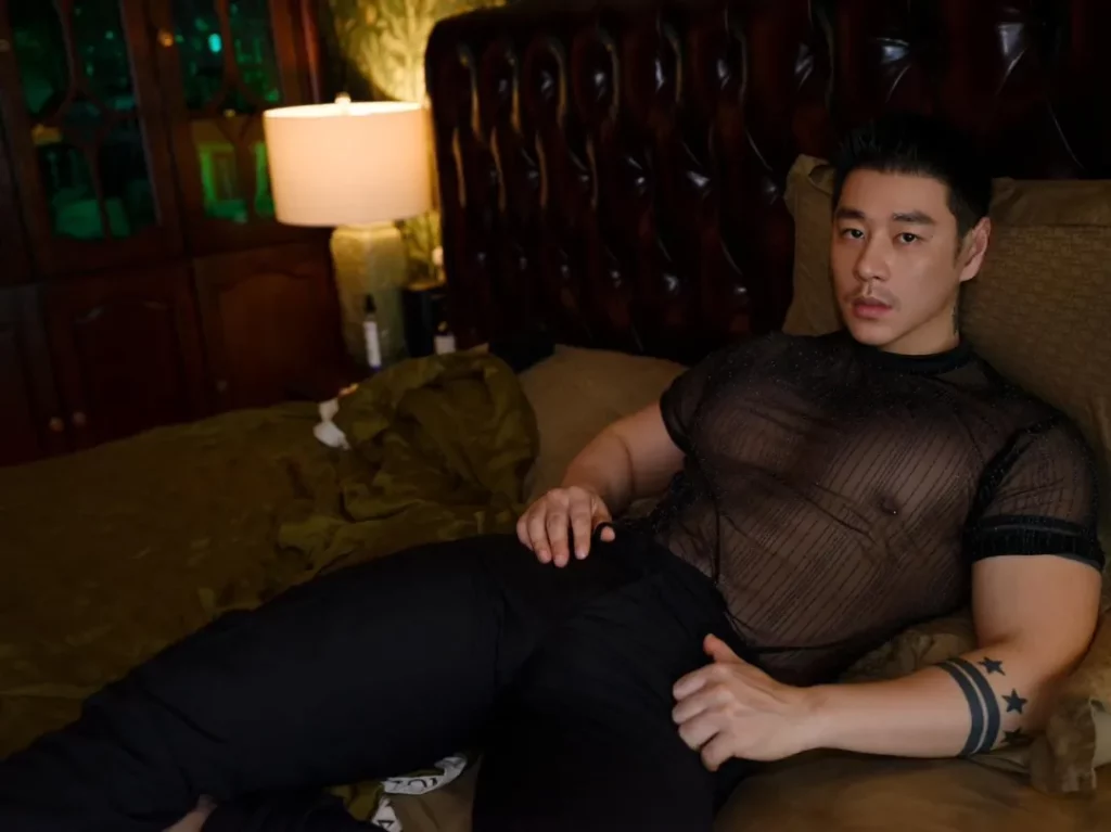 黑皮肌肉风暴，逆光健身美学，成都小哥哥带你玩转全球