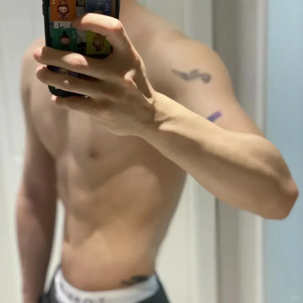纹身、健身、造型多变，西北小哥的多样魅力