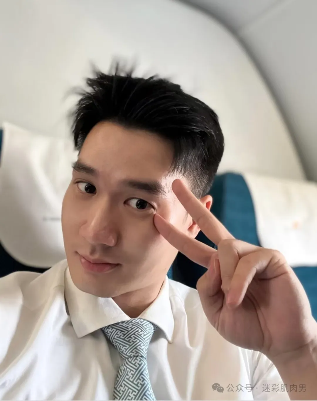 181CM 空少为吸引穿内裤拍大片？大鼻子也太撩了！