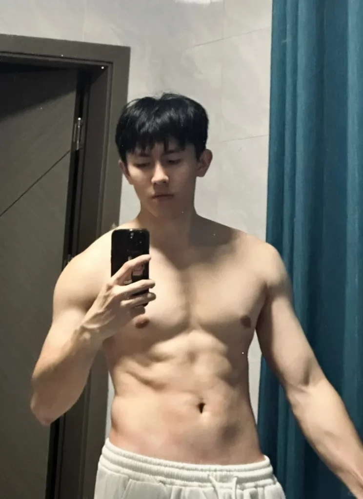 迷彩型男 " 私教！长的太帅啦！