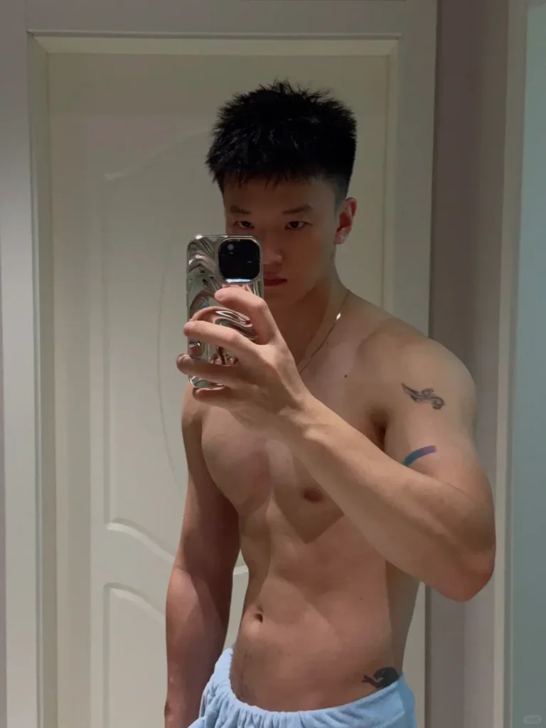 纹身、健身、造型多变，西北小哥的多样魅力