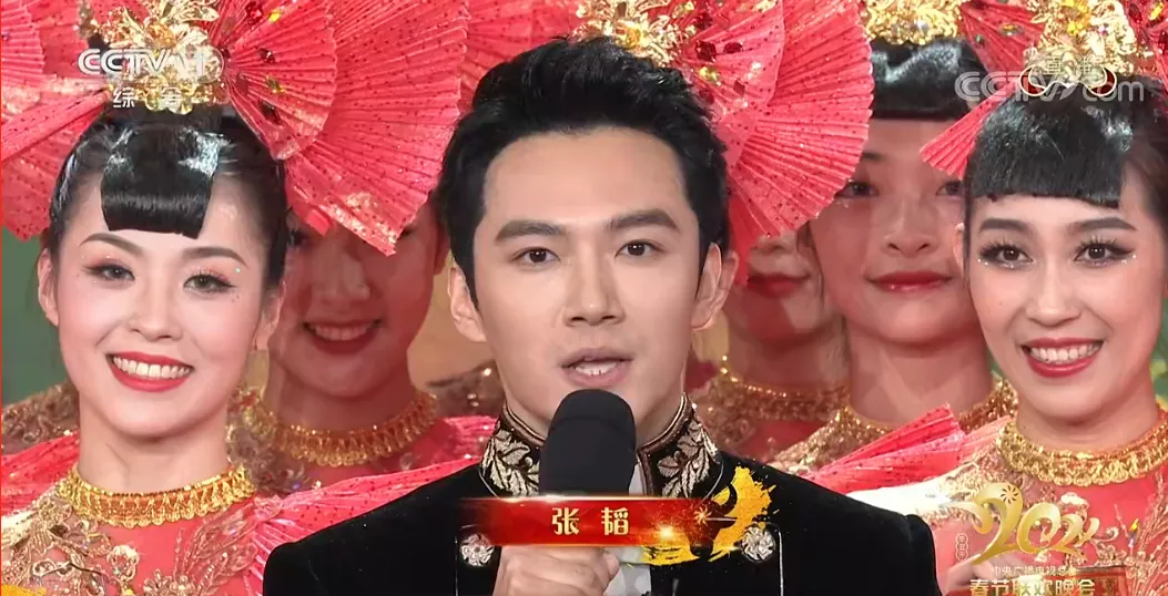 春晚正装男主持长太帅又火了！他今年 38 岁了，你敢信吗？