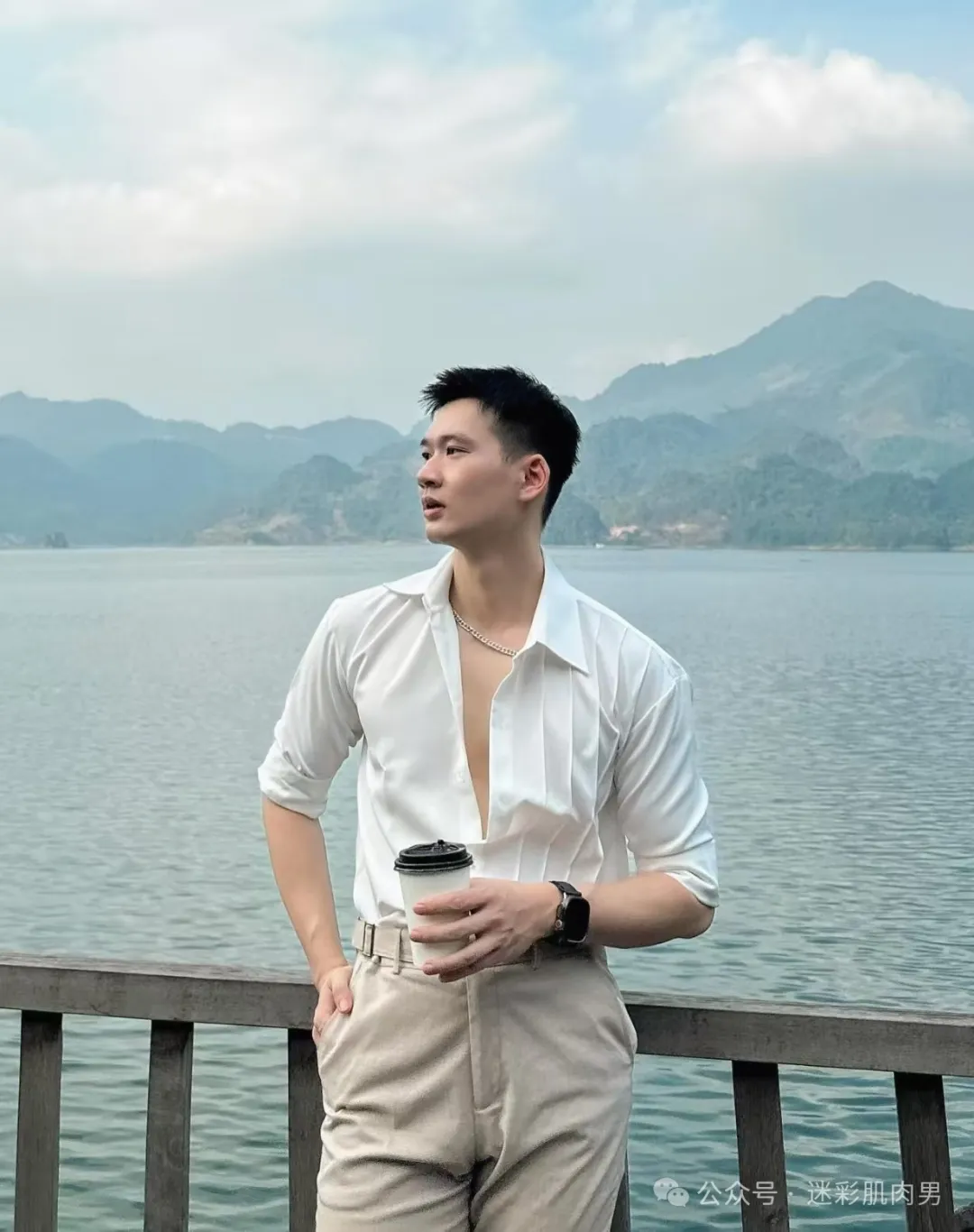 181CM 空少为吸引穿内裤拍大片？大鼻子也太撩了！