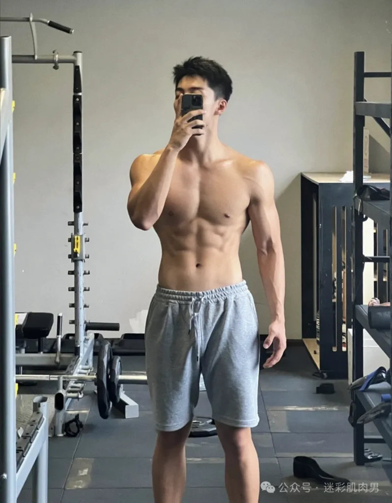 打篮球脱衣的运动男鼻子太顶了？粗壮大长腿实力强！